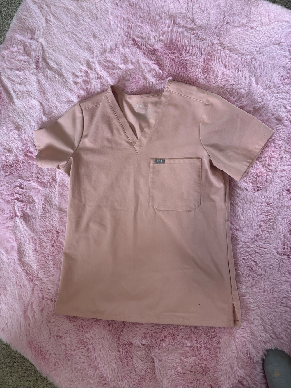 Figs women size small Pink Sand V-Neck Scrub Top